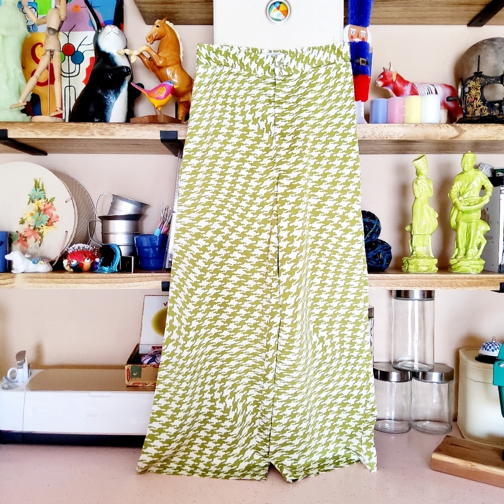 Urban Outfitters Green Houndstooth Wide Leg Cropped Pants Good for Travel Sz M